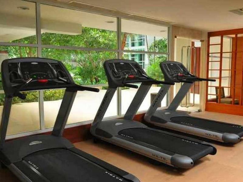 Dusit Suites Hotel Ratchadamri, Banguecoque Instalações foto Treadmills in a gym