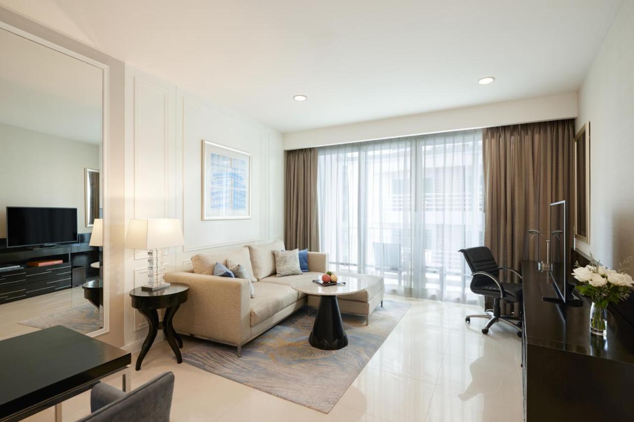 Dusit Suites Hotel Ratchadamri, Banguecoque Exterior foto A living room in a serviced apartment in Singapore