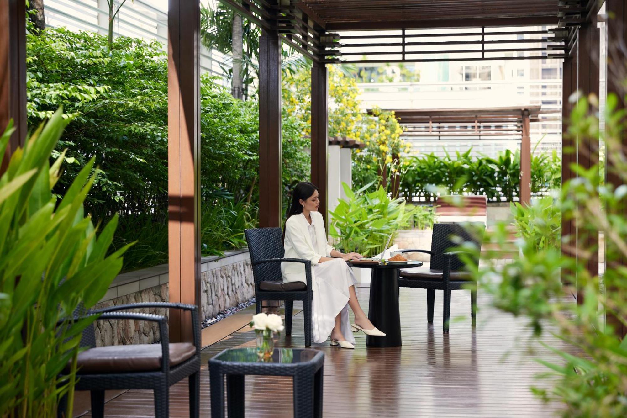 Dusit Suites Hotel Ratchadamri, Banguecoque Exterior foto The Club at The Landmark, Bangkok