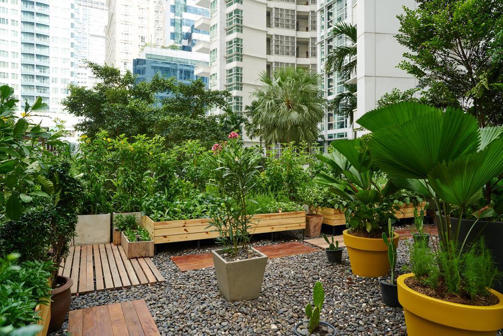Dusit Suites Hotel Ratchadamri, Banguecoque Exterior foto A rooftop garden in Singapore