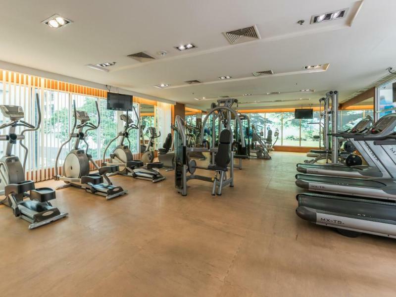 Dusit Suites Hotel Ratchadamri, Banguecoque Exterior foto The gym at the hotel